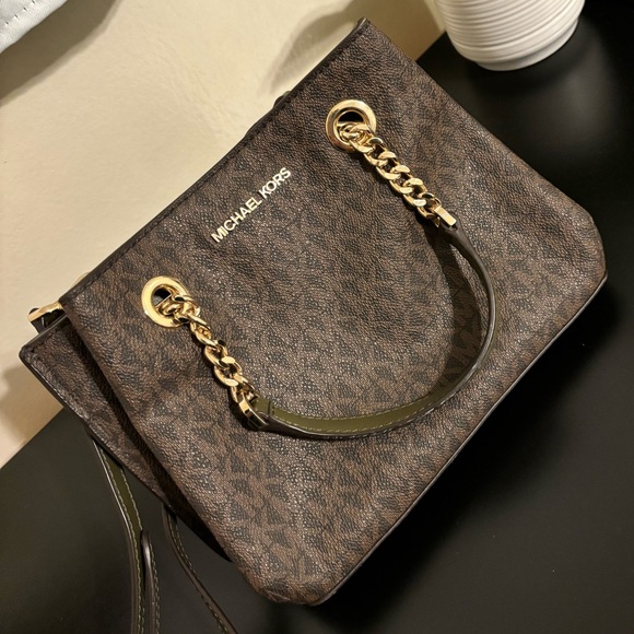 Michael Kors Teagan Messenger Bag - Picture 3 of 6